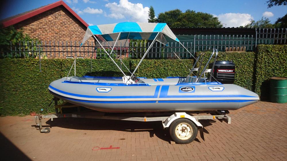 Prestige semi rigid catamaran hull