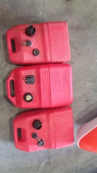 Outboard fuel tanks