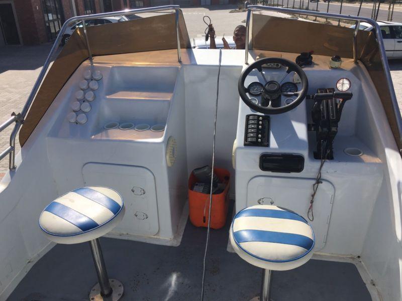 16FT Invader Cat / twin 60HP Mercury (trim&tilt)