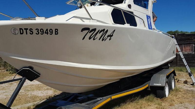 25FT RENATO LEVI WITH 2 X 150HP YAMAHA 2 STROKE, COUNTER STEERING R150 000 NOT NEG