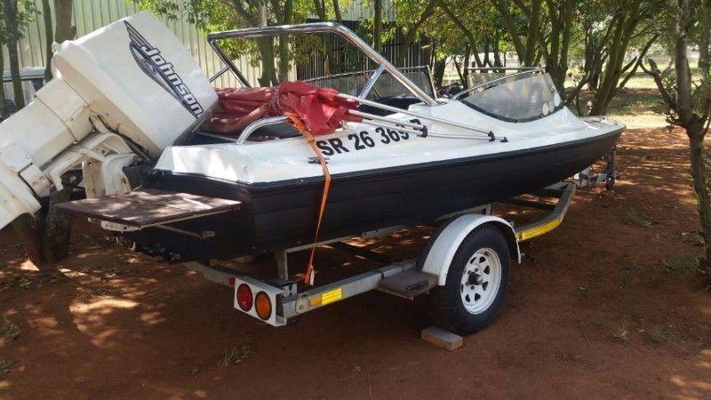 18ft Extaski with brand new seats, comes with 175 Johnson in excellent condition