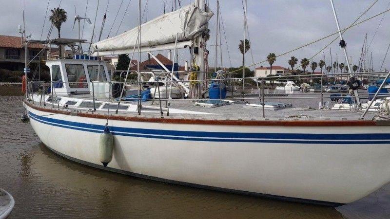 Good Deal!!! 45 ft Cruising Roberts flush deck for sale west Coast R490k. Call Anje` 082 883 0799