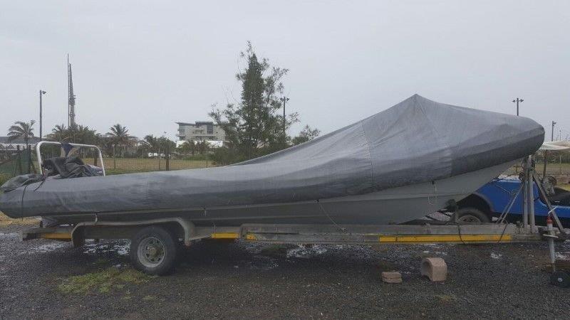 Superduck 8 m on trailer 2 x 85 hp yamahas