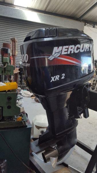 Mercury XR 2 200 hp 2 stroke not in full running order, bracket damaged, for overhaul or spares