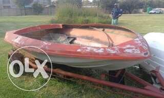 Complete fiberglass boat (only body)