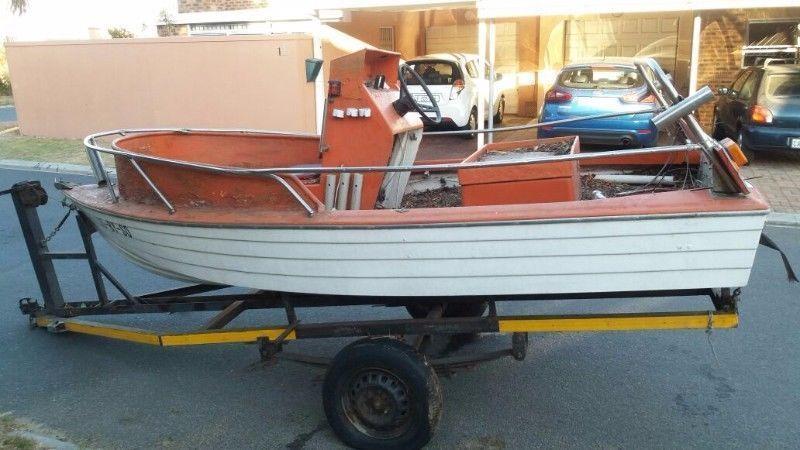 Boot met trailer / Boat with trailer - R3000.00