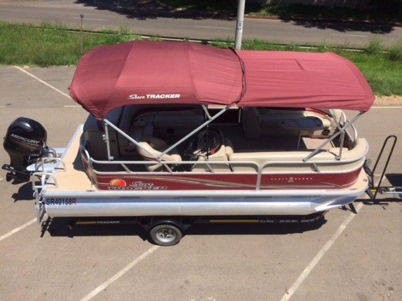 2013 Sun Tracker Party Barge 22 DLX with 115Hp Mercury 4 Stroke Motor