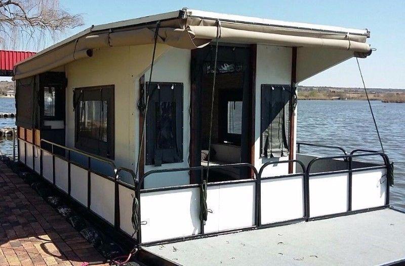 Pontoon Party House with 75hp Mercury Motor