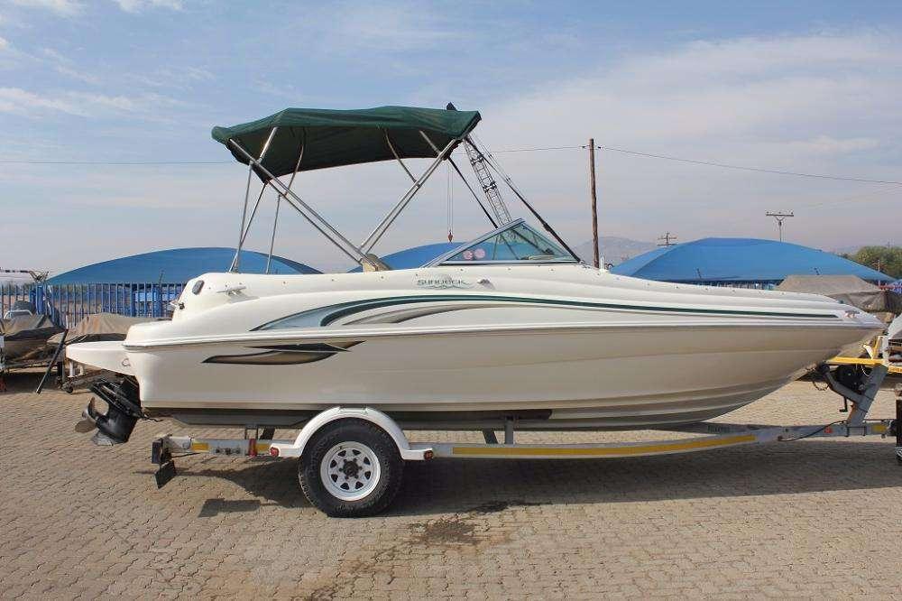 210 Searay Sundeck with 5.7 L Mercruiser inboard