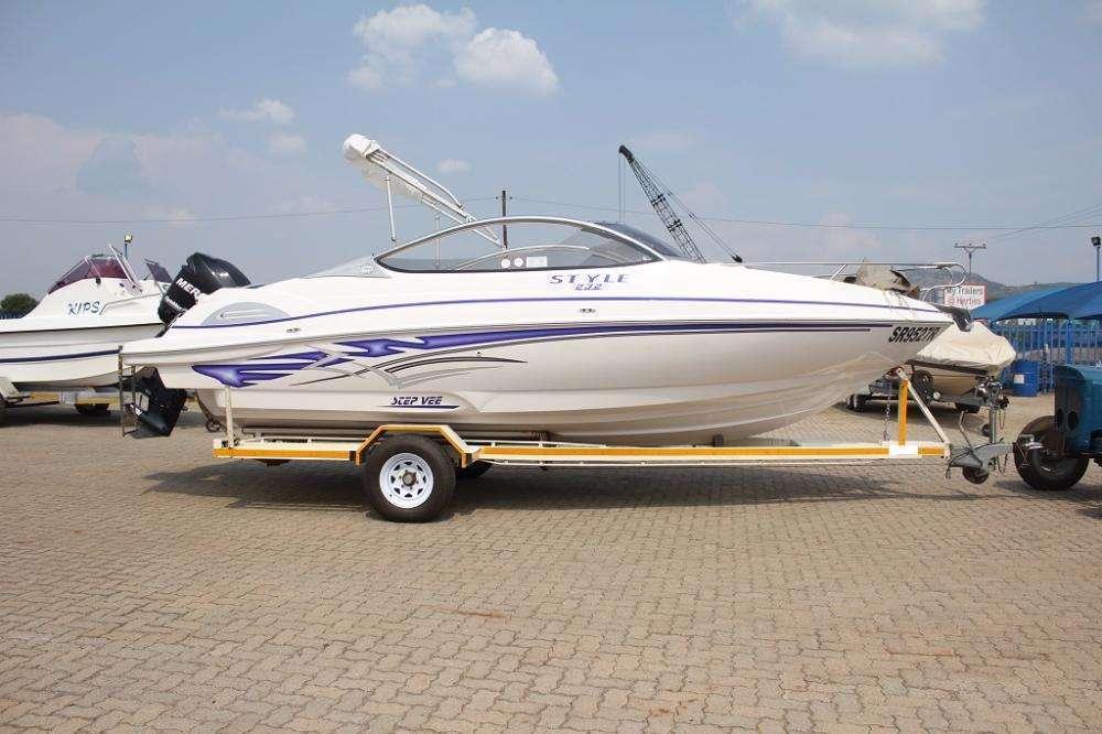 23 Ft Bow rider Style 232 with 225 Hp Mercury Optimax