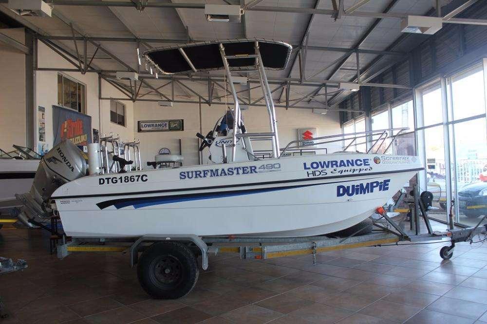 490 Surfmater with 2 x 60 Hp Honda Fourstoke engines