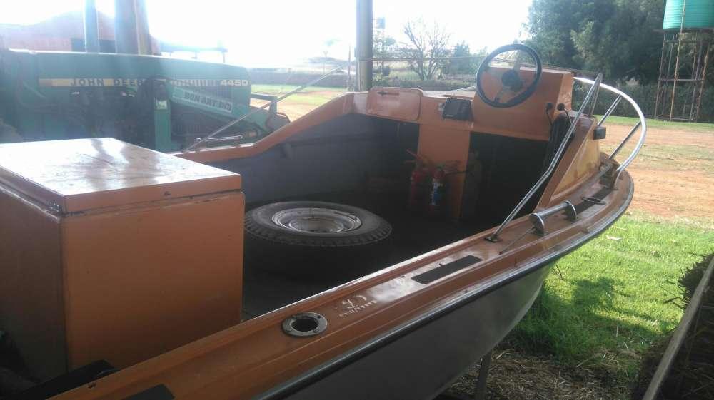17 foot whahoo hull