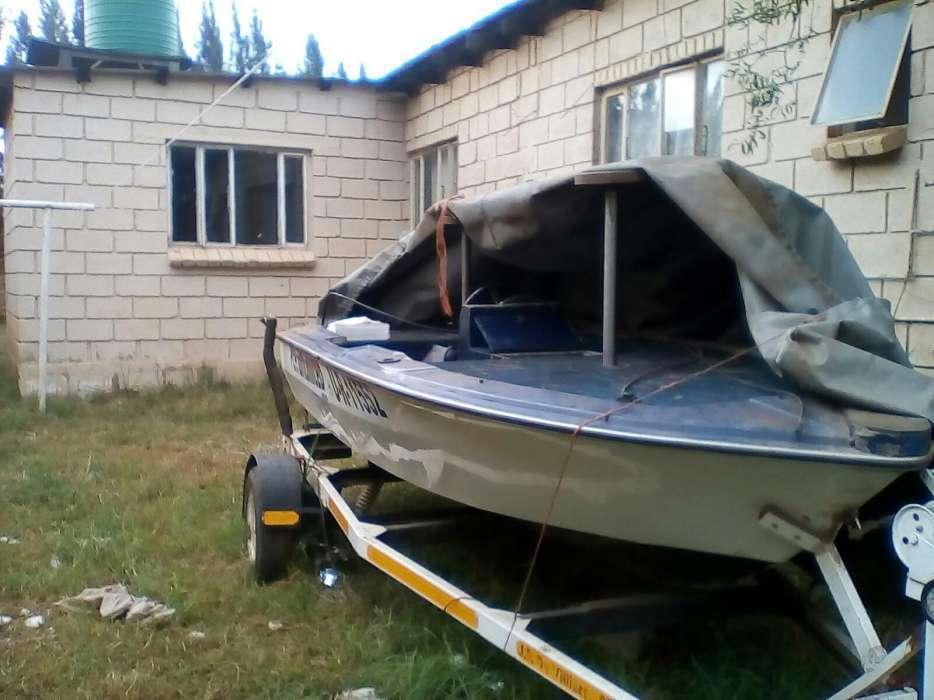 Bass boat with 50hp yamaha motor