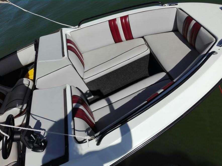 Mercruiser V8 in board family boat