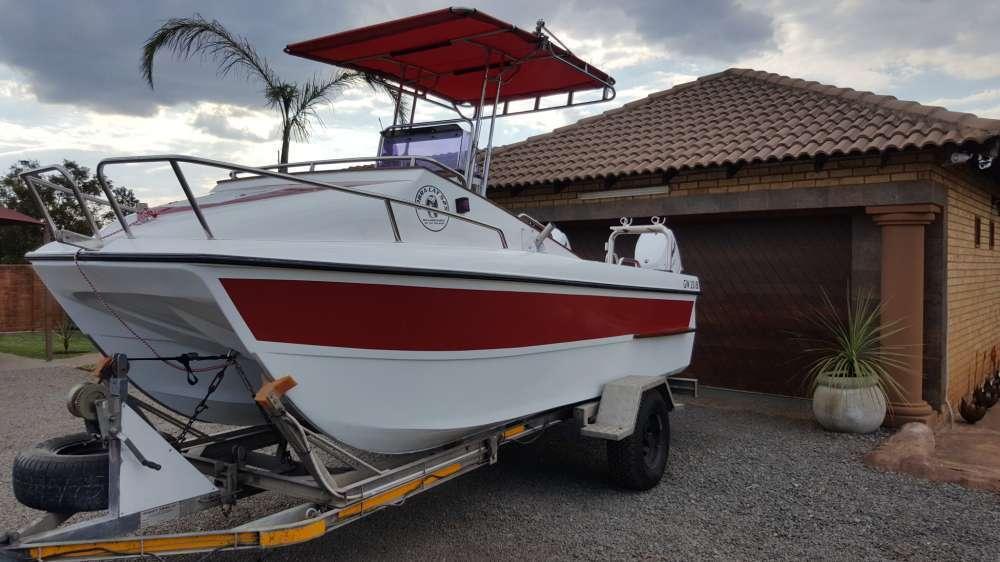 Cobra Cat 525 with 2 x Evinrude E-Tec 90hp moto