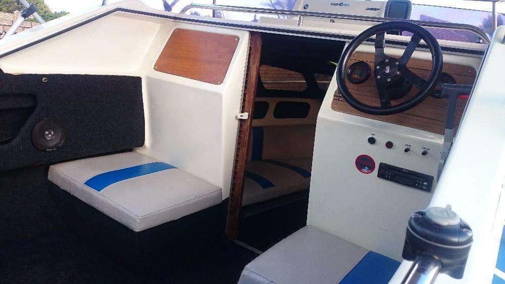 186 Interceptor Cabin Boat