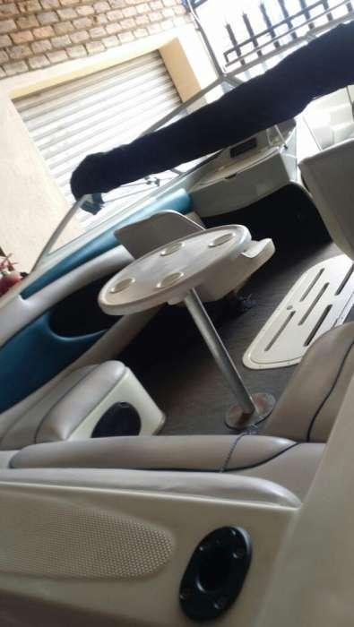 18ft leasure and ski boat for sale with 125 HP Mercury motor