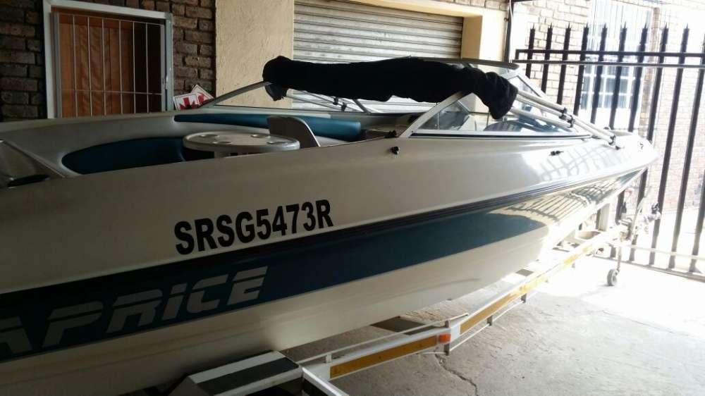 18ft leasure and ski boat for sale with 125 HP Mercury motor