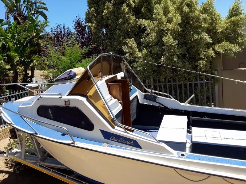 Ski Craft Cabin Boat, 6.3 M, 85 hp Yamaha x 2