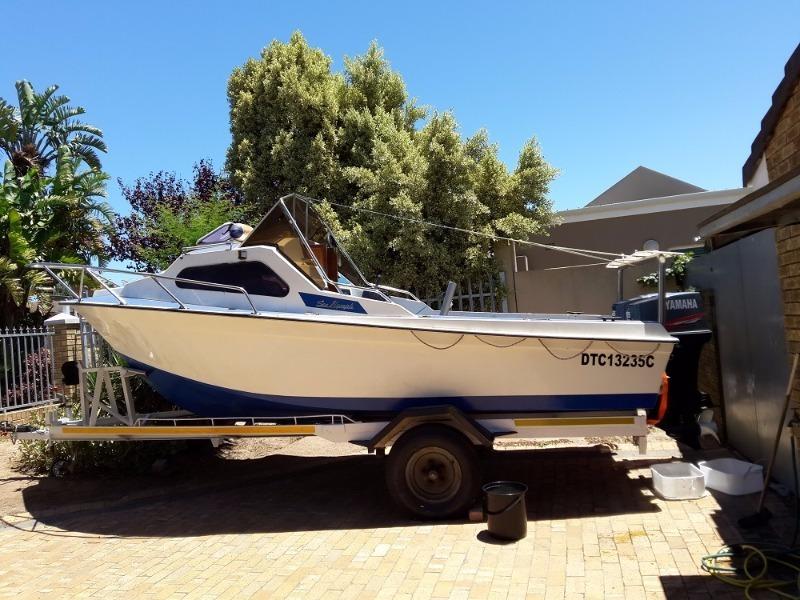 Ski Craft Cabin Boat, 6.3 M, 85 hp Yamaha x 2