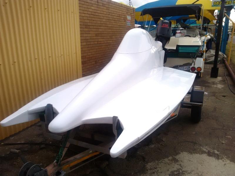 F30 Racing boat And Trailer