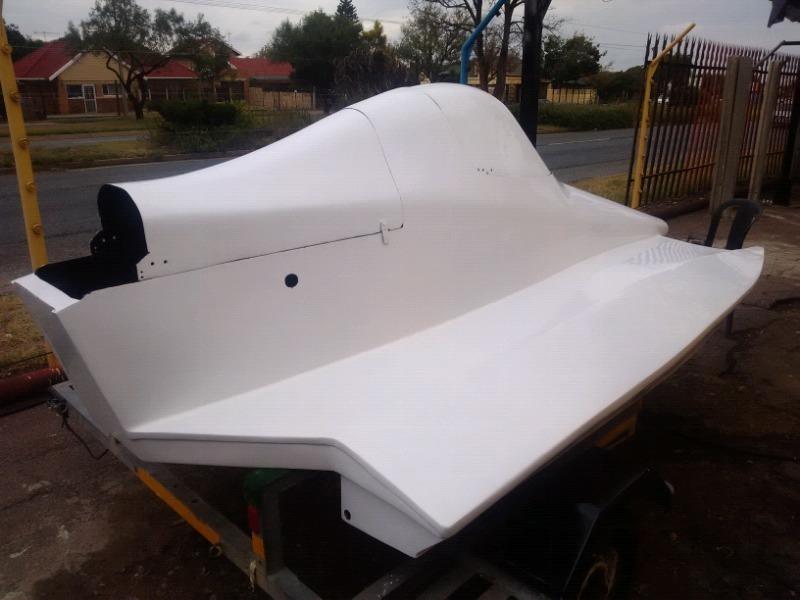 F30 Racing boat And Trailer
