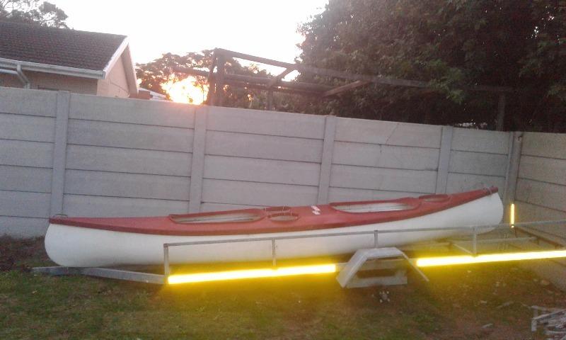 River Runner canoe with motor and extra's