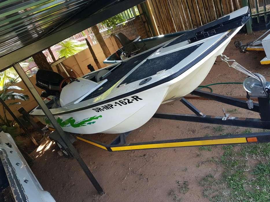 Boat and trailer, 50 hp engen, trolip motor aswell