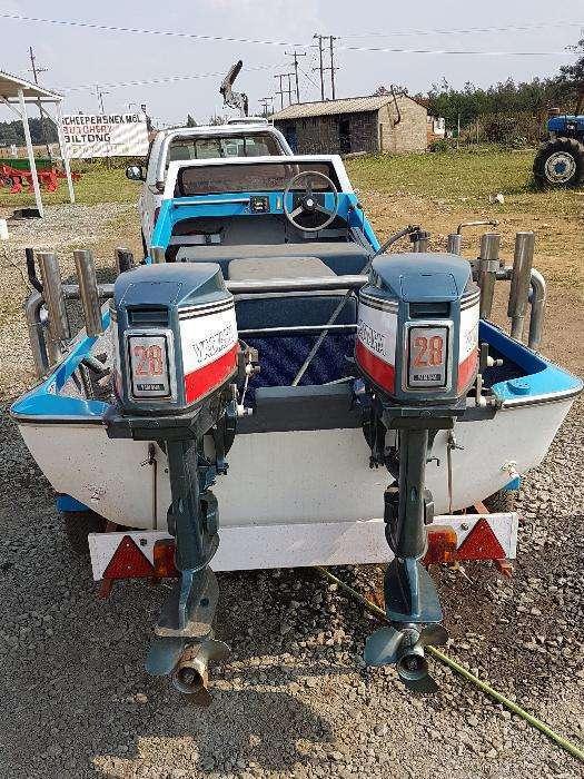 Boat with 2 outboard motors