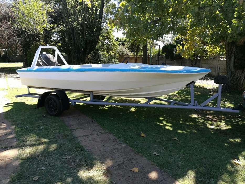 Close Nose Speed Boat