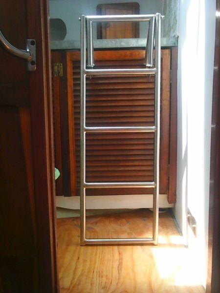 BOARDING LADDER FOR BOAT