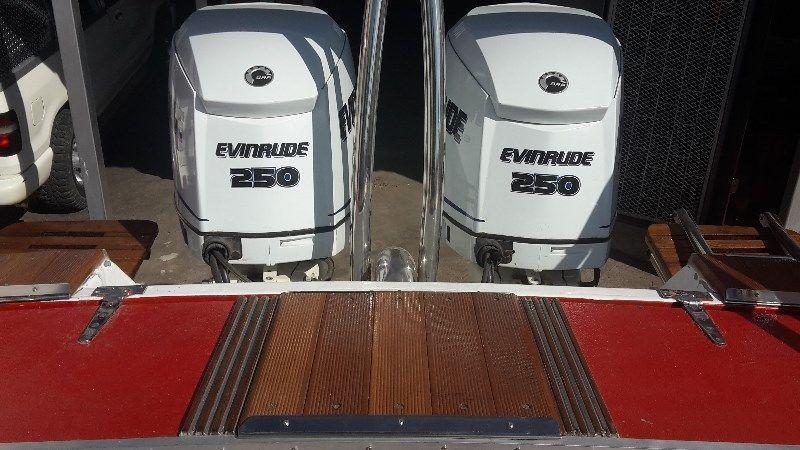 2 x 250 HP EVINRUDE ETECS OUTBOARDS