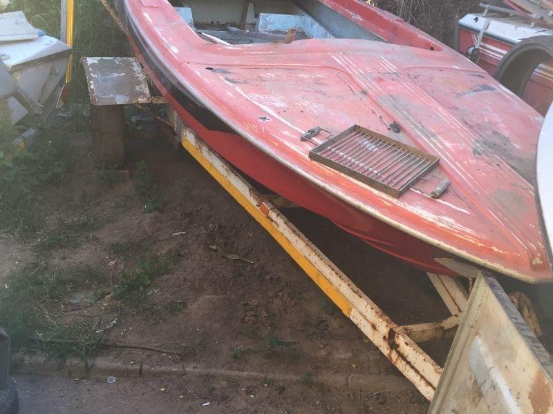 Bargain!!! Speed boat and trailer for sale