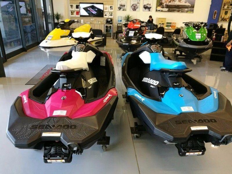 TWO Demo seadoo spark 3up 90 jet skis