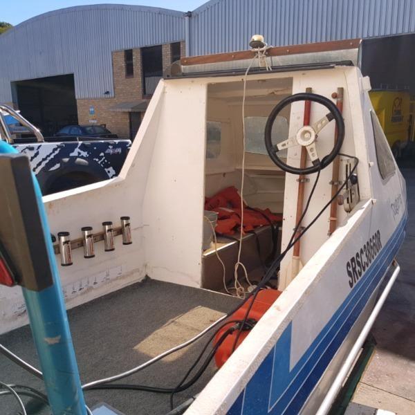 Canin boat