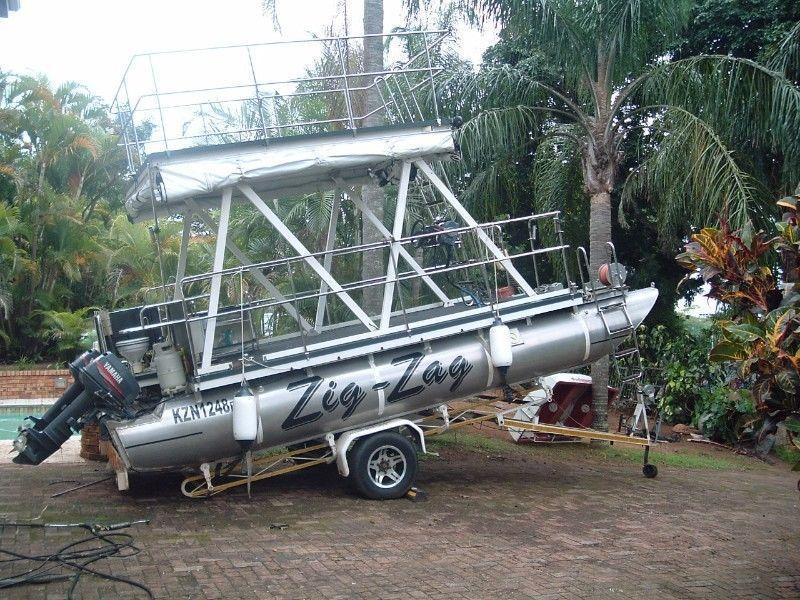 Pontoon/house boat with two 30hp yamaha motors