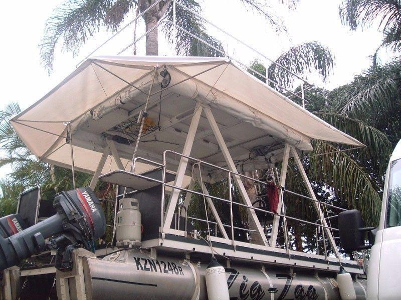 Pontoon/house boat with two 30hp yamaha motors