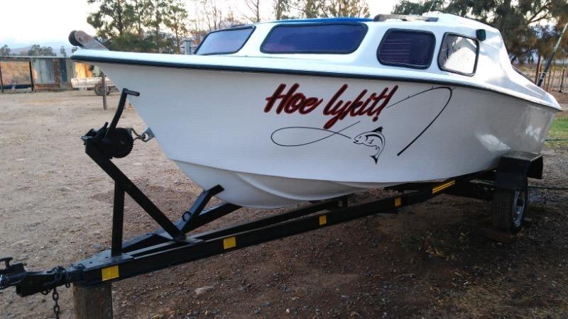 Cabin boat with 40hp Yamaha(Electric start) in very good condition