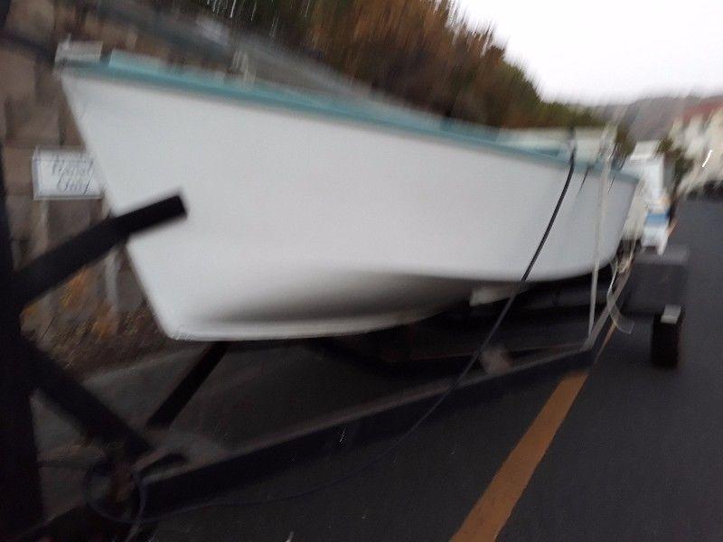 Sailing Dinghy in excellent condition on licenced trailor