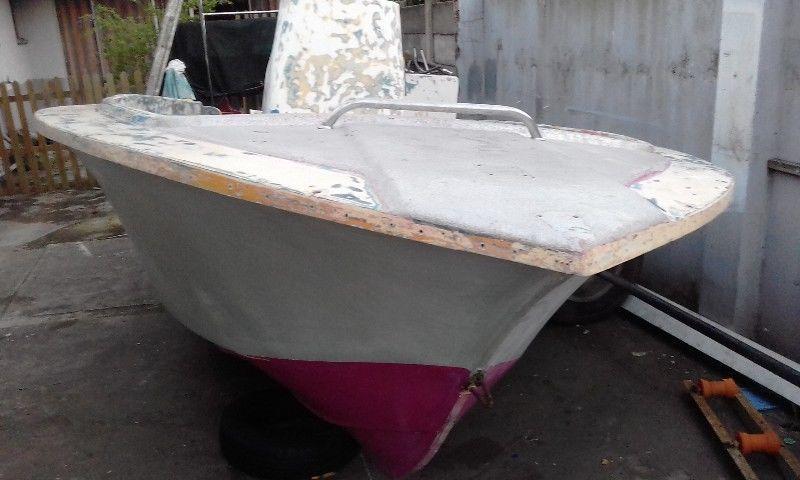 17ft boat with 2x johnson motors
