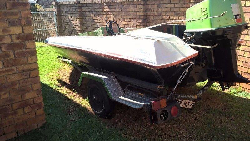 Johnson motor model 85ESL70D needs attention with fishing boat and trailer