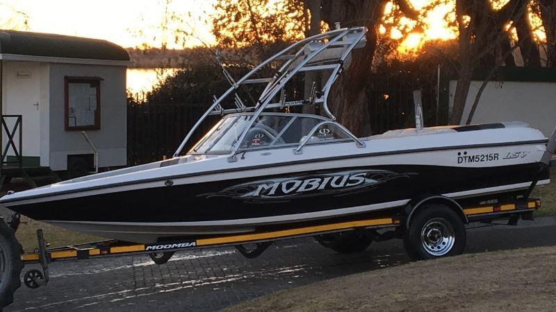 21’ 2005 Moomba Mobius LSV for sale