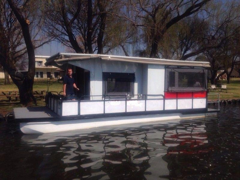 Pontoon Party House with 75hp Mercury Motor