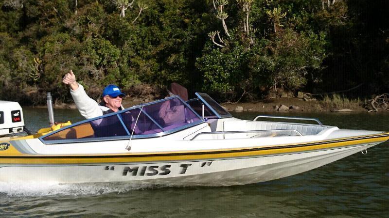 Bow rider boat