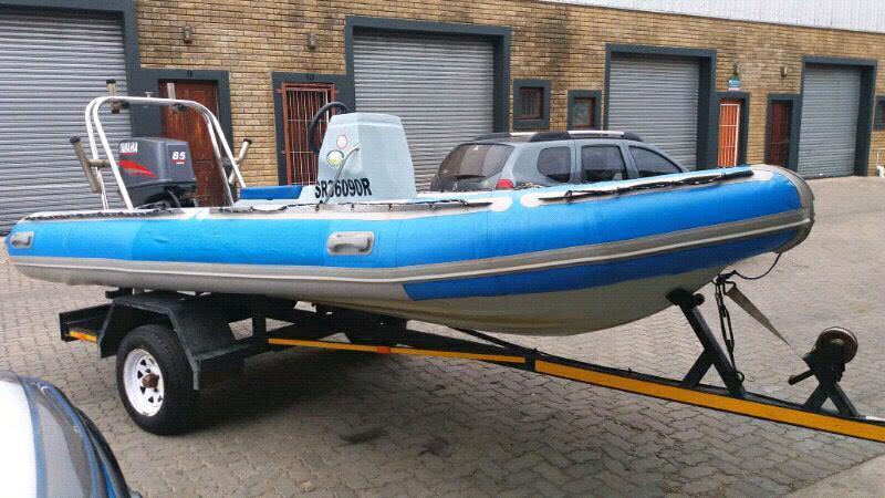 5m stingray rubberduck on trailer