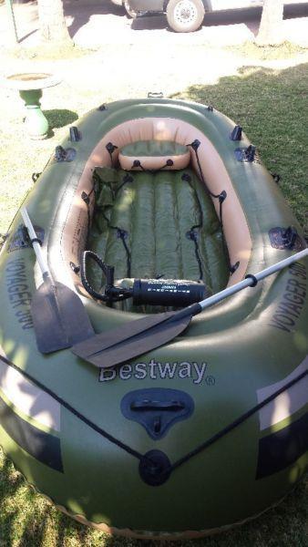 Voyager 500 inflatable boat