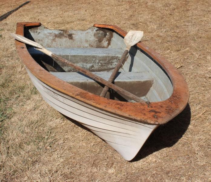 Boat & oars for quick sale!! Only R875.00
