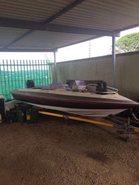 Bow rider boat