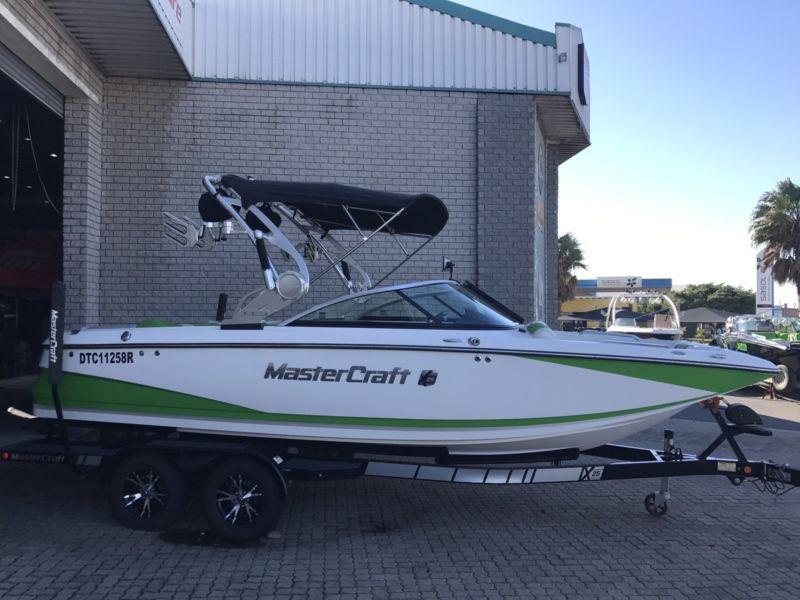 2014 MasterCraft X25 Wakeboard and Surf Boat