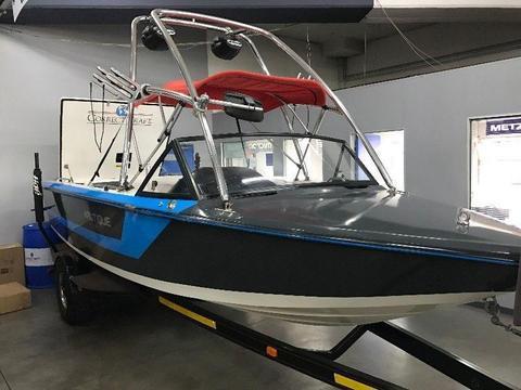 Ski Nautique V-Drive with PCM 7.4 L Inboard Engine, Wake Tower, Fly-by-wire, sound system - Linex